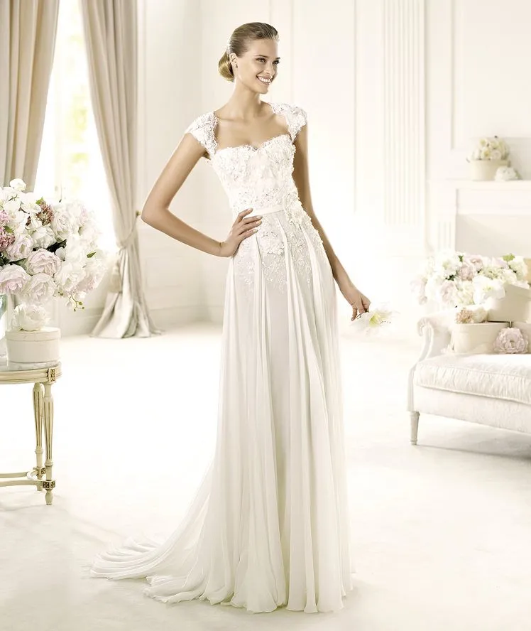 Vestido de novia boho de caída fluida con encaje
